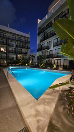 Stylish 1BR Apartment near Top Attractions, 2 incredible pools, gym,cinema